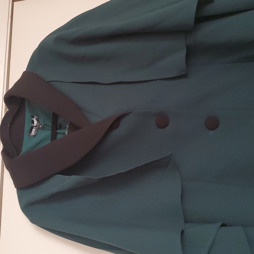 *NWT* Lively Ghosts Hunter Green Cape Coat with Black Collar - Picture 5 of 16